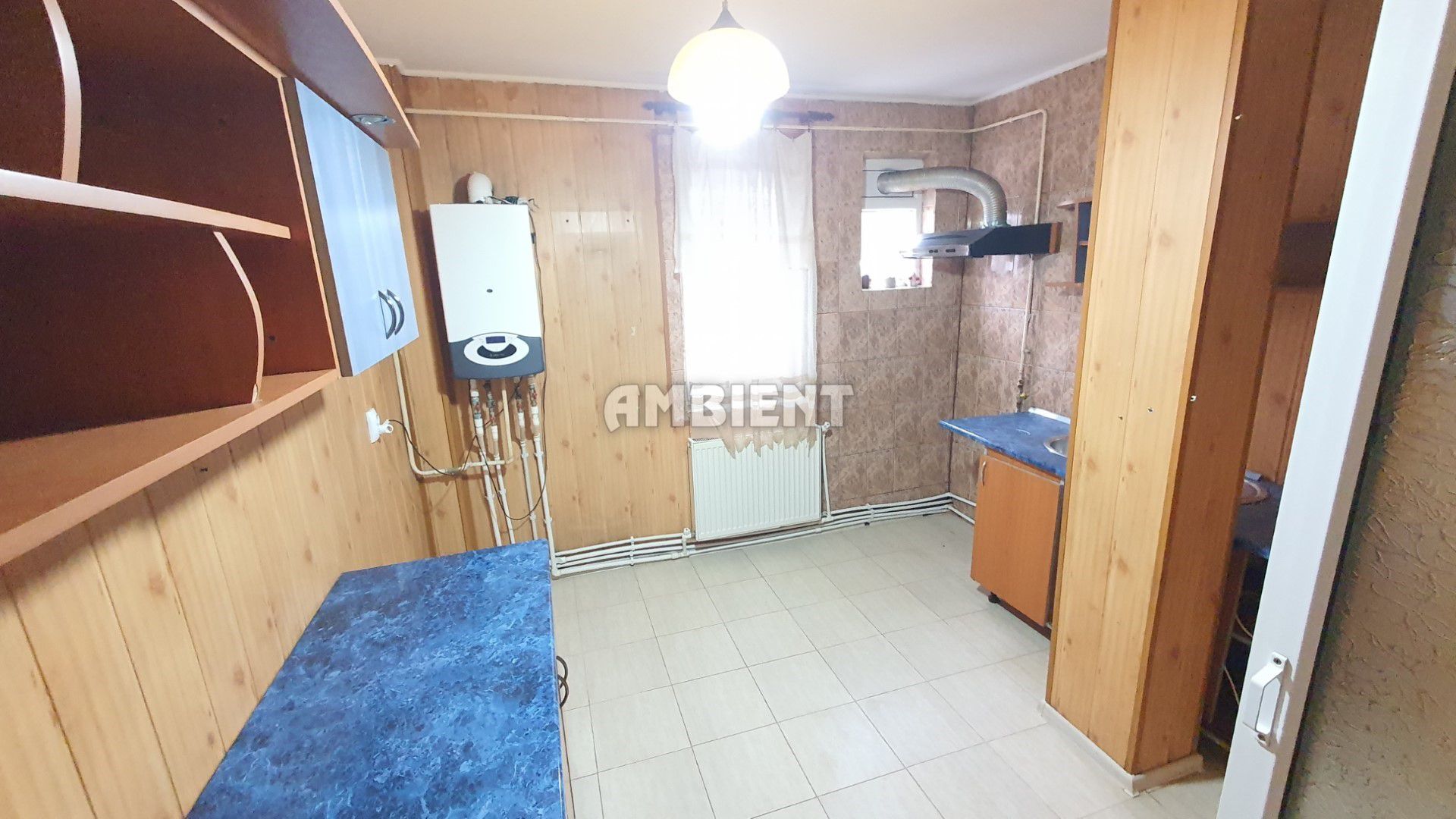 Apartament cu 3 camere, decomandate, zona CENTRU - PRIMĂRIE; - Poză 2