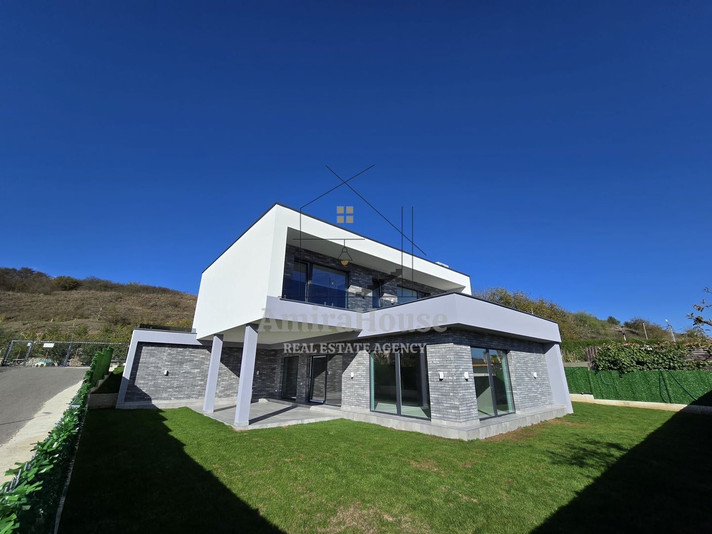 Casa individuala, 129 mp utili, teren 583 mp, terasa 68 mp, zona Sun Garden - Poză 6