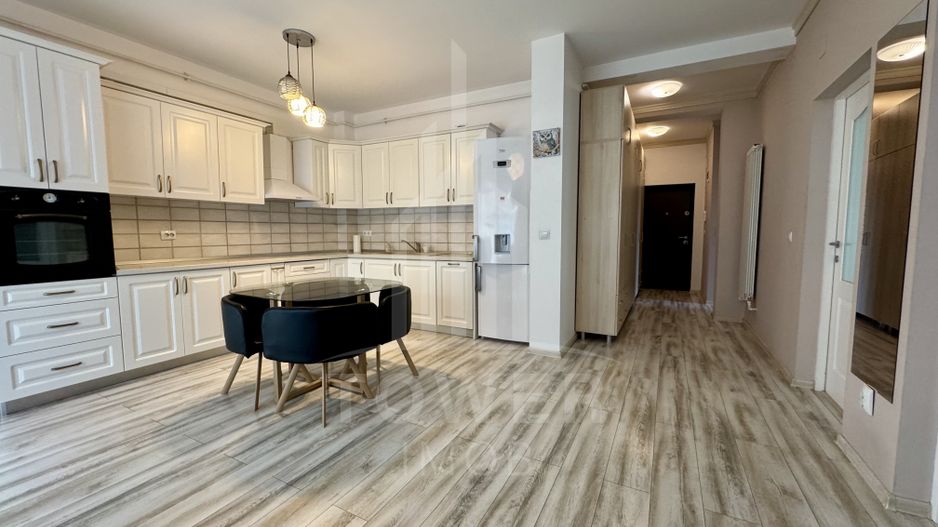 De inchiriat Apartament modern 3 camere cu curte privată şi parcare - Poză 1