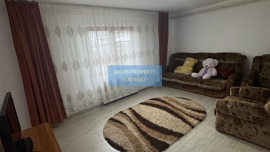 Casă de vânzare pe strada Sabarului - Poză 1