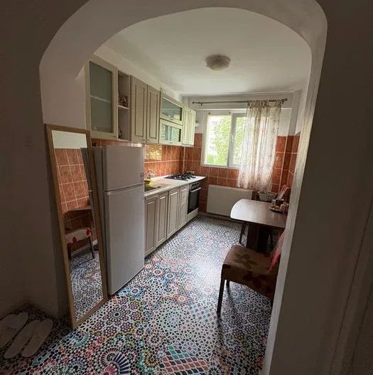 Apartament 2 camere in zona Basarabia, renovat recent - Poză 4
