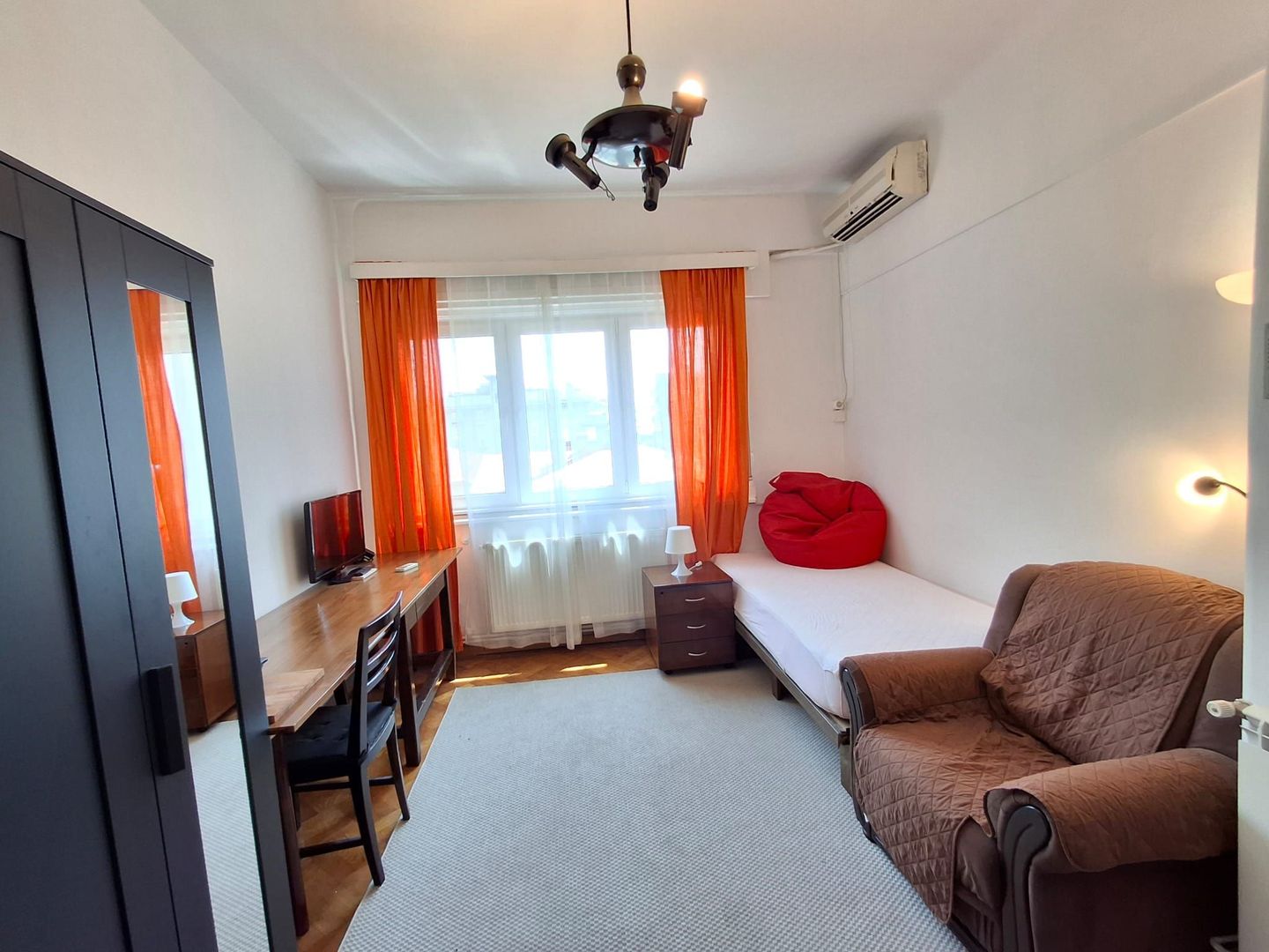 Garsoniera de vanzare  Zona Piata Romana - Poză 1