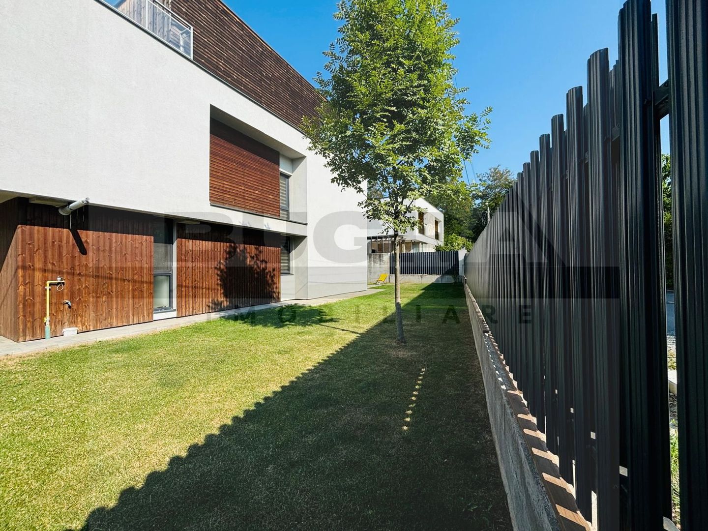 Duplex 5 camere - 228 mp, 255 teren, garaj, zona E. Ionesco - Poză 3