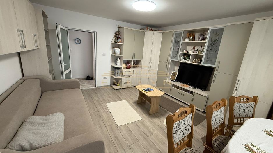 Apartament cu 3 camere, renovat integral, mobilat și utilat - Poză 2
