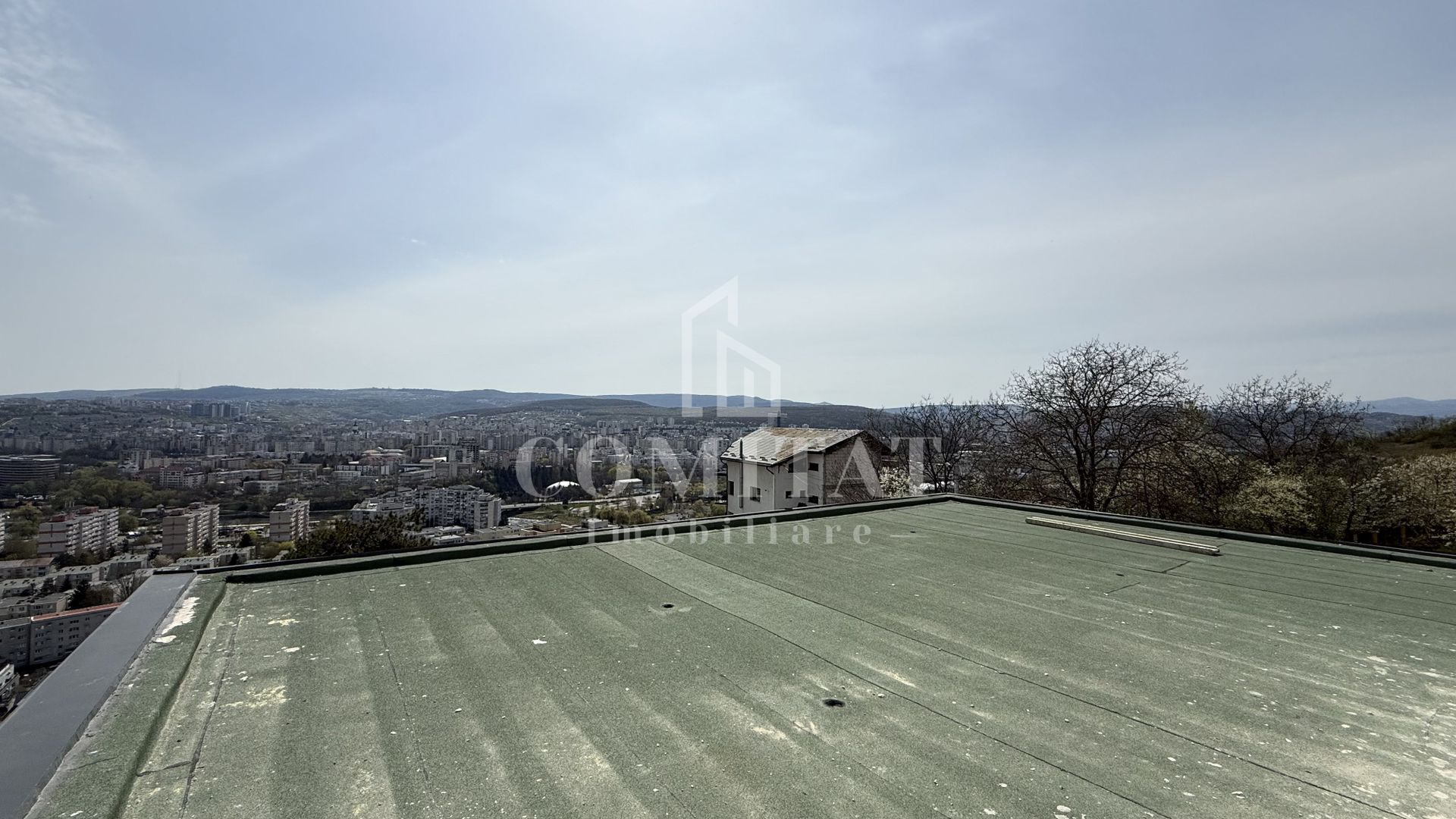 Casă generoasă cu panoramă și 256 mp terasă circulabilă - Poză 14