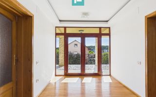 Vilă cu 8 camere și 407mp utili- Dumbrăvița - Poză 7