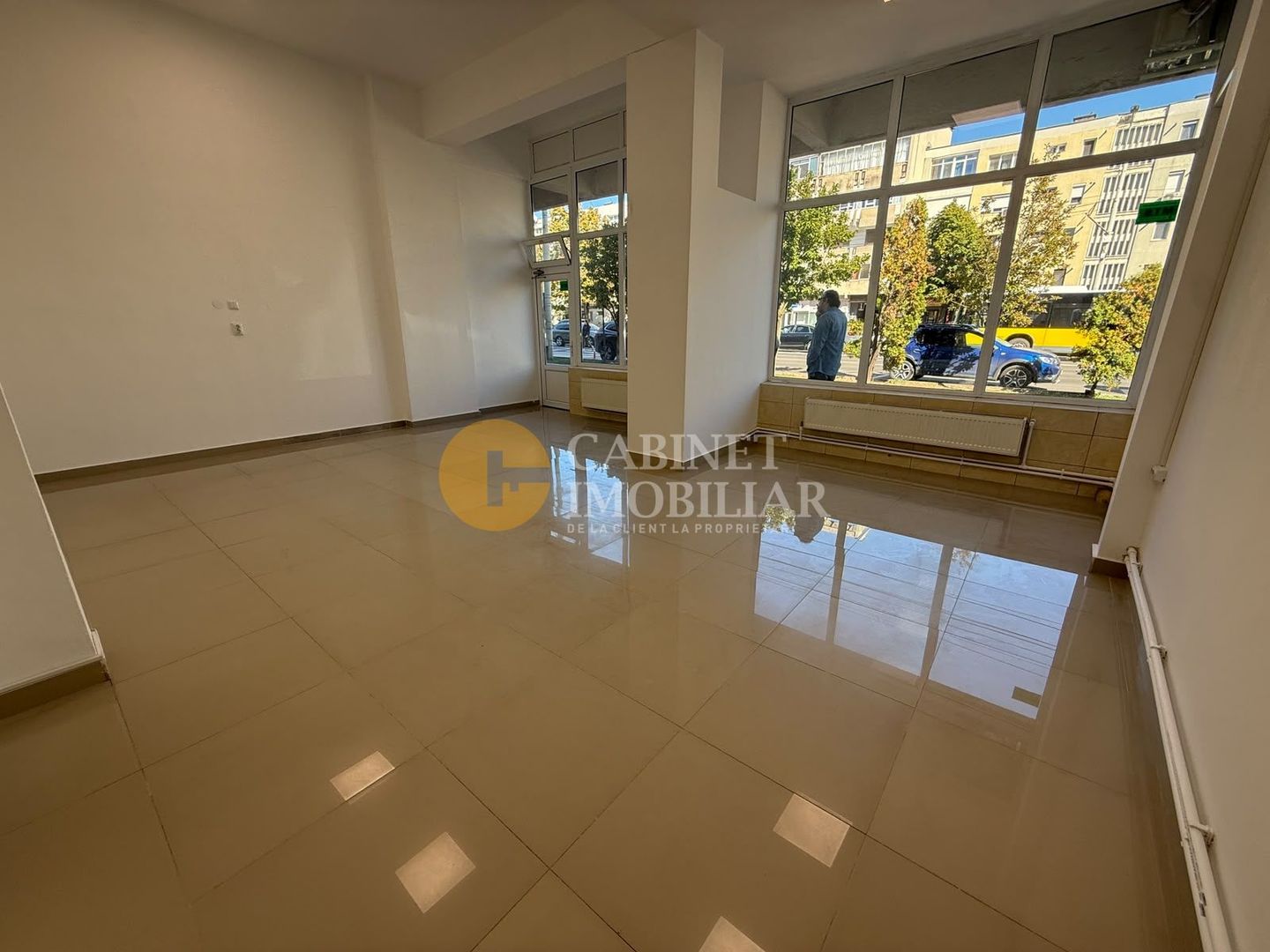 Spatiu Comercial Vitrat- 60mp - Front Stradal - Podu Ros - Poză 10