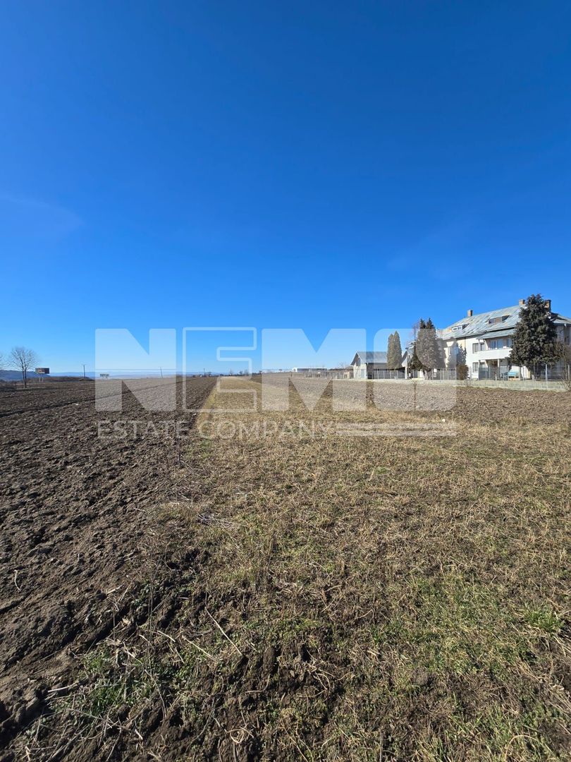 Teren de 20 ari | Intravilan | Iluminat stradal | 34.000 EUR Pătrăuți - Poză 1