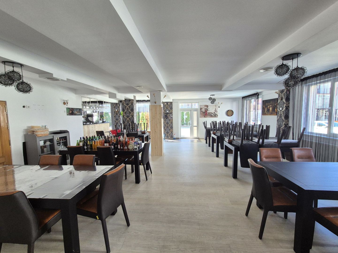 Spatiu comercial 138,70 mp + 2 locuri de parcare - Varteju - Poză 1