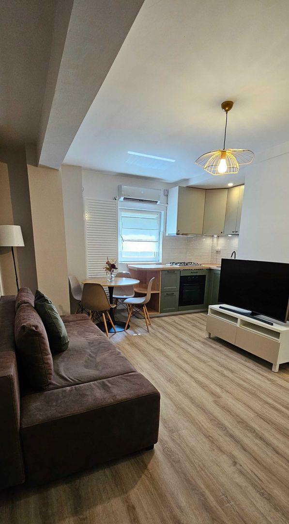 De inchiriat apartament 3 camere zona Decebal/Renovat total - Poză 2