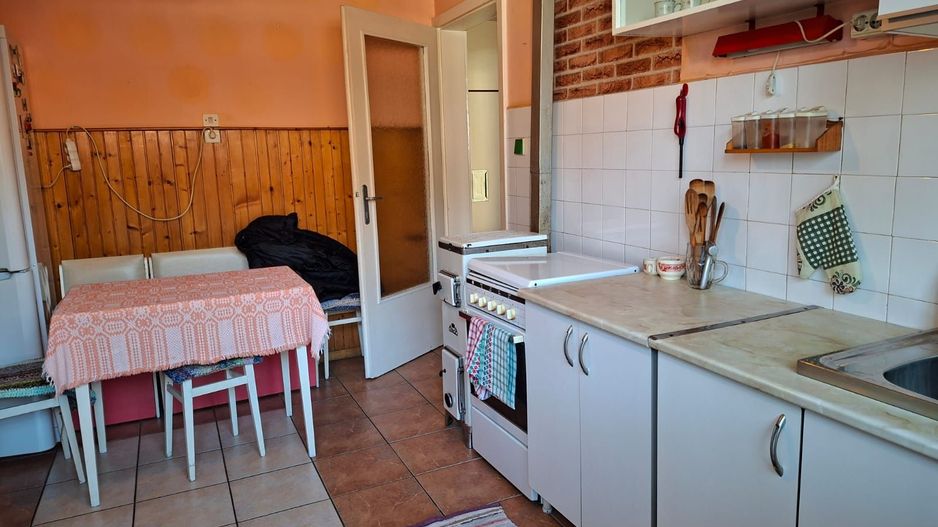 Apartament cu 3 camere si garaj in zona centrală - Poză 18