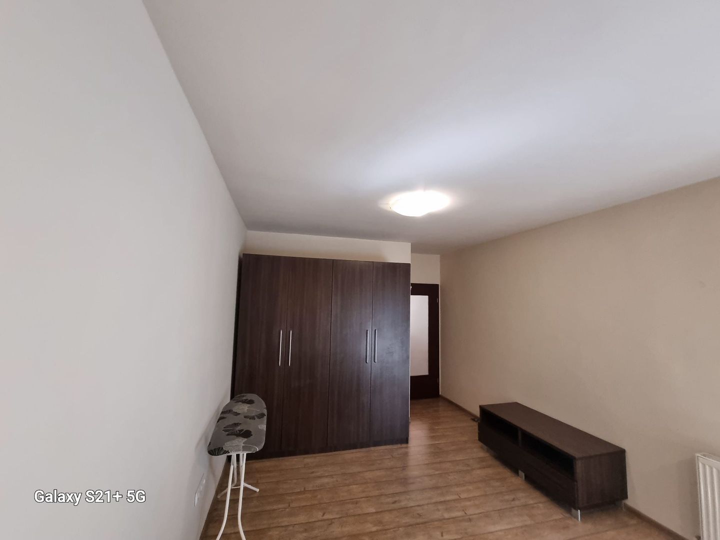 Vilă cu 4 camere de închiriat în zona Braytim cu piscina - Poză 9