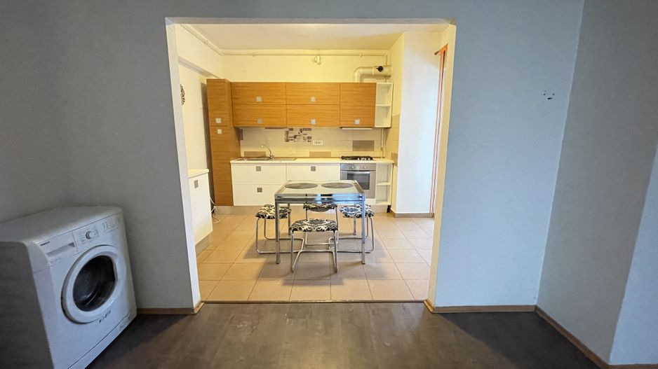 Apartament doua camere,etaj 1,doua locuri de parcare - Poză 5