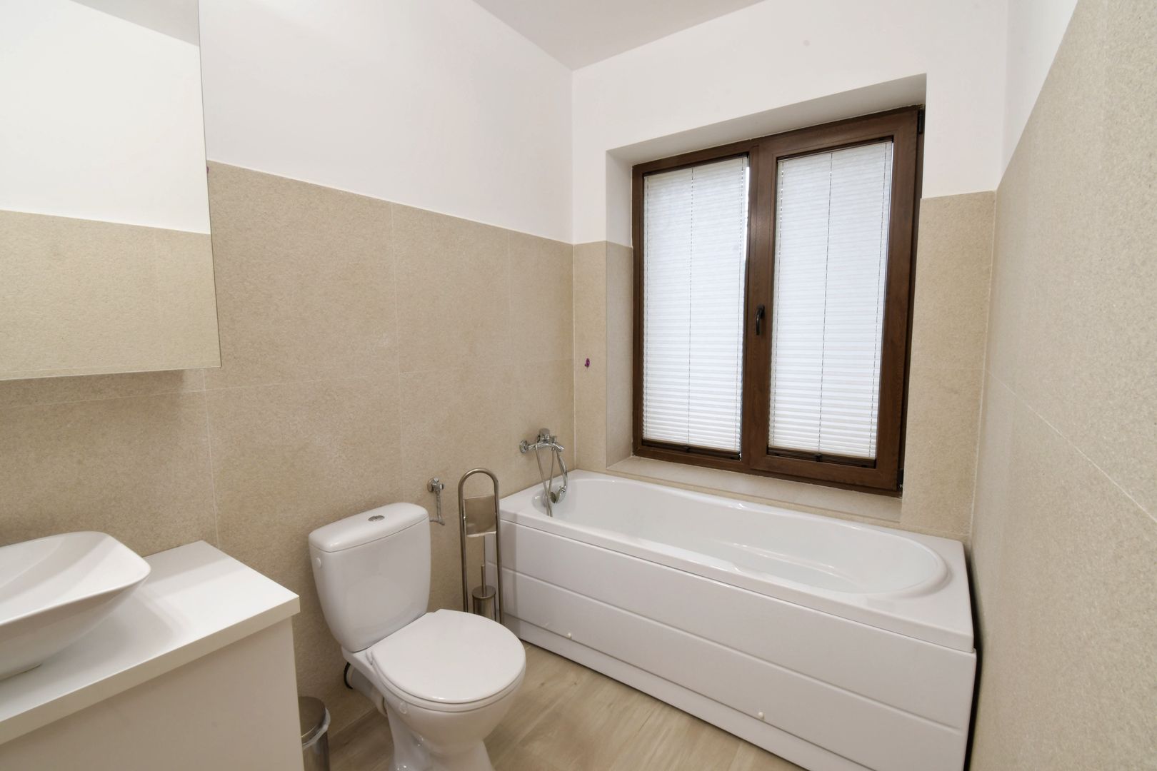 Casa cu 5 camere de inchiriat, zona Becas - Poză 11