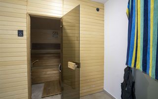 Baza de tenis si constructie moderna - Poză 14