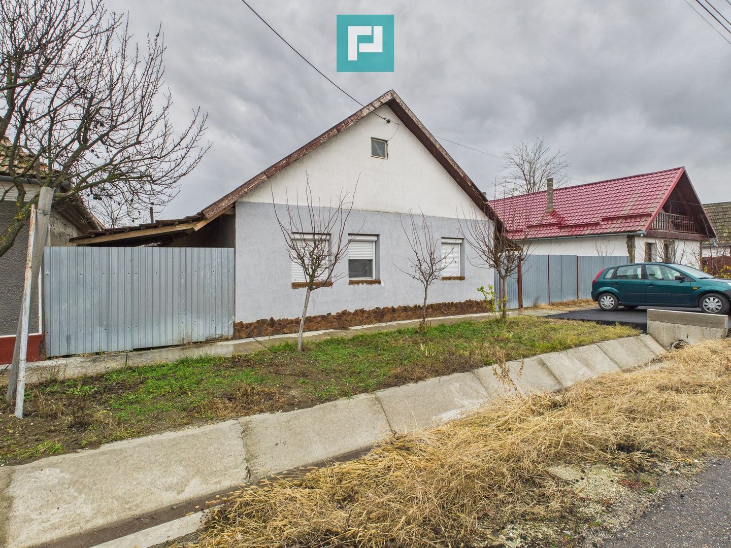 Casă cu 4 camere în Chișineu Criș - Poză 2