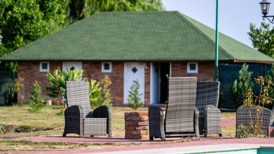 Sala de evenimente cu  piscina si foisor Biled COMISION 0 % CUMPARATOR - Poză 25