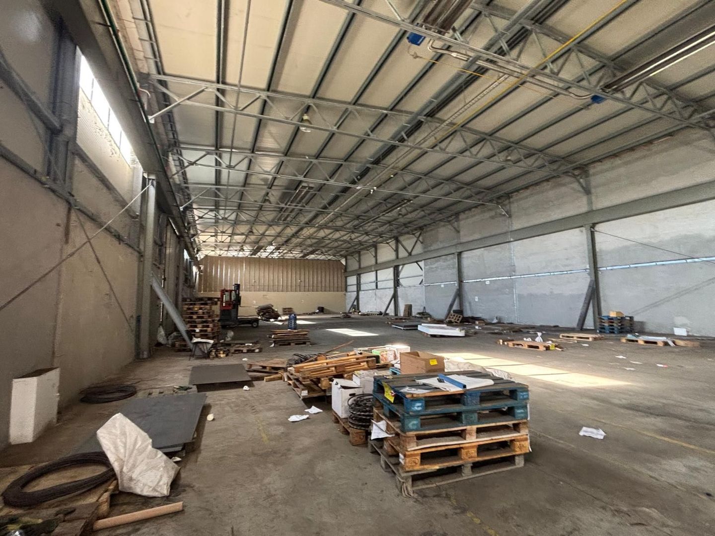Depozit cu showroom de inchiriat de 1600 mp - Poză 14
