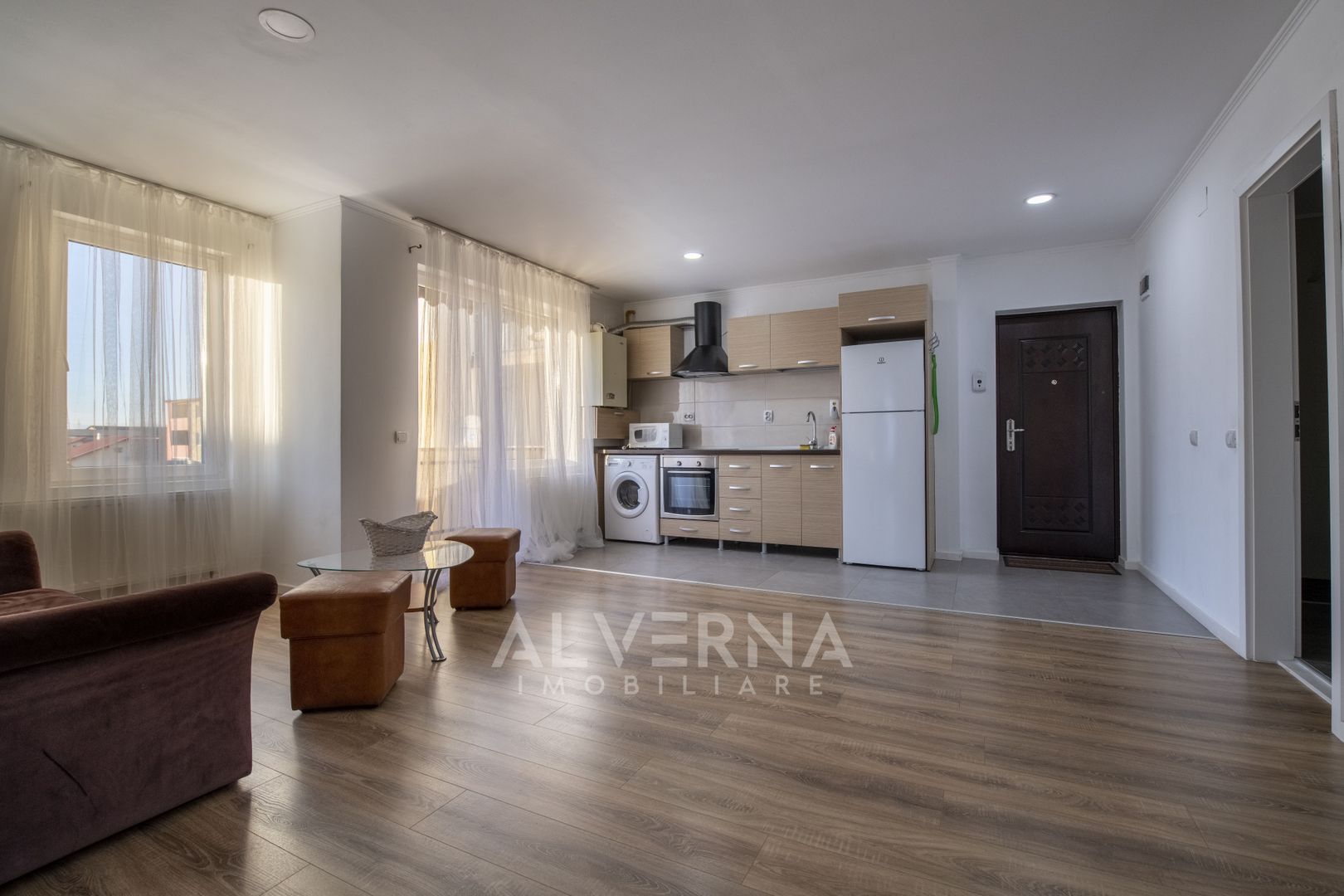 Inchiriere apartament 3 camera, 68mp + balcon, loc parcare, zona Terra - Poză 4