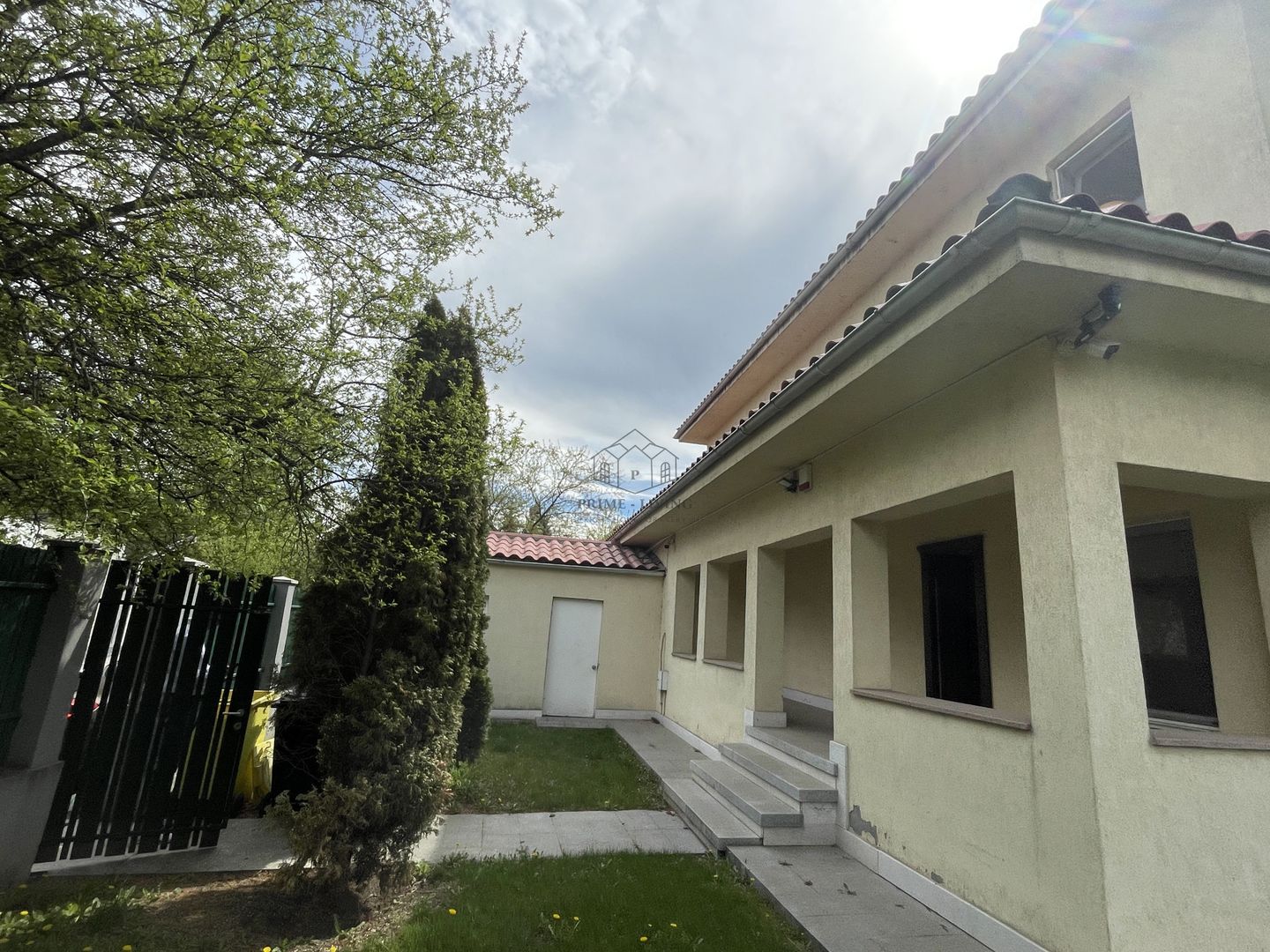 VILA SPATIOASA LA INCHIRIERE IN ZONA PIPERA LANGA SCOLI - Poză 23