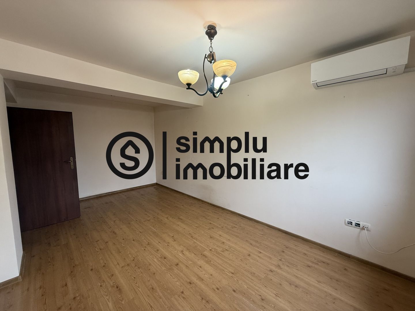 Apartament 3 Camere Decomandat Central et 1/4 - Poză 2