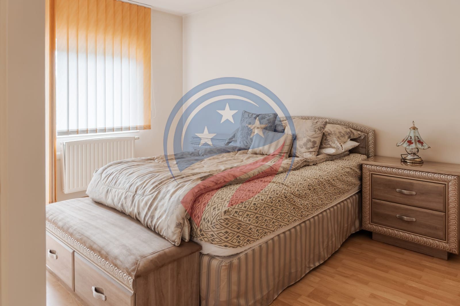 Vila superba cu cinci camere zona centrala - Poză 17