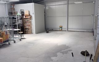 Închiriere hală 100 mp în Lumina, curent 220/380 V, baie proprie - Poză 3