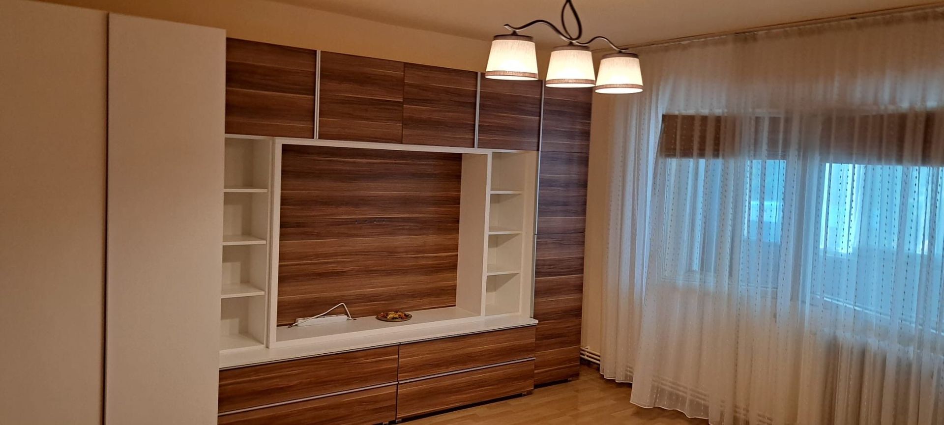 De închiriat ! Apartament spaţios cu 3 camere, în Cart. Grigorescu - Poză 3