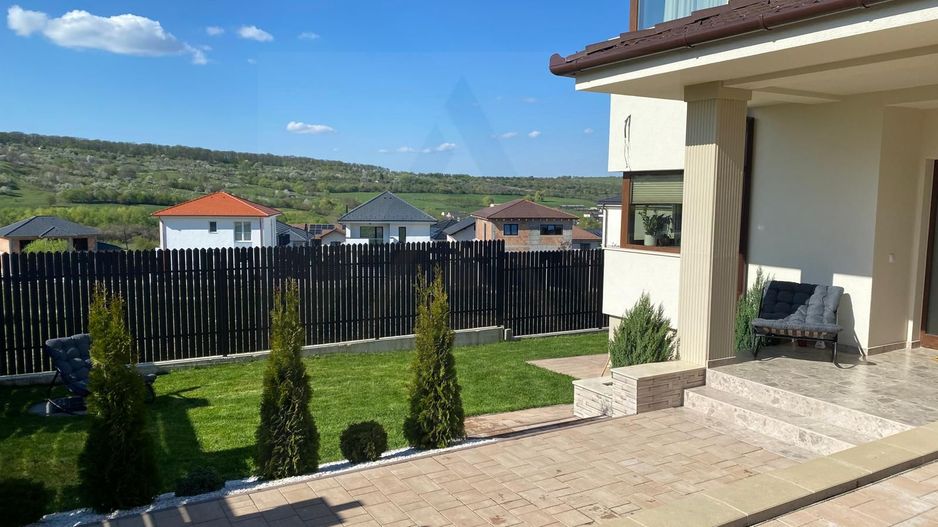 Casa ultrafinisata 199 mp utili garaj si teren 410 mp in Cisnadioara - Poză 1