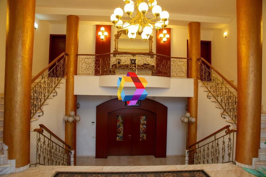 Conac cu piscina - 1810 mp - Poză 2