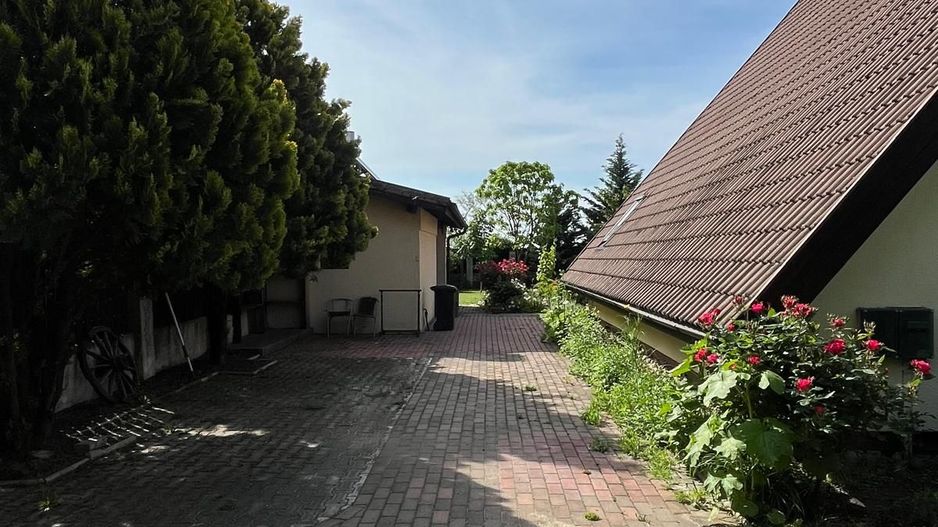 Casă elegantă, spațioasă, ideală pentru familie – Sanmihaiu Roman - Poză 22