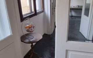 Se vinde etajul 1 si mansarda | Vile interbelica | 13 Septembrie - Poză 28