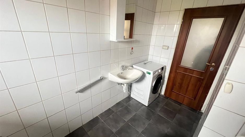 2 camere decomandat in vila Sagului -Turist centrala proprie - Poză 2