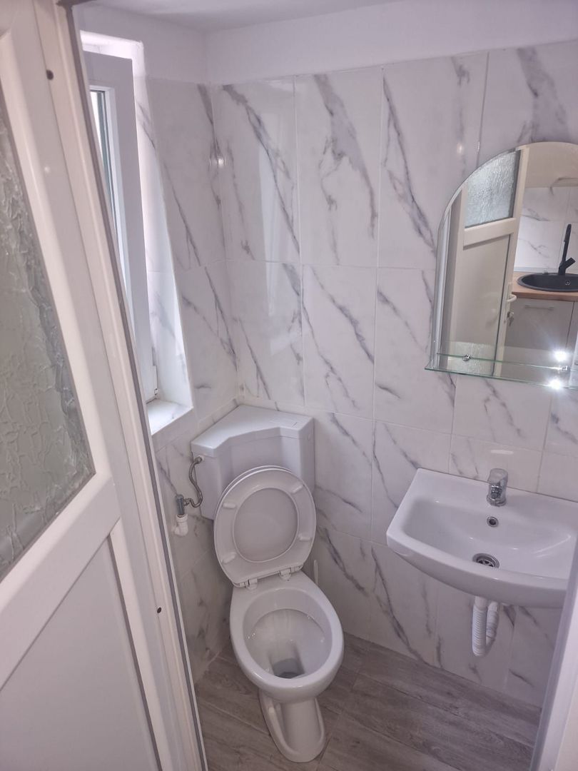 Apartament central cu o camera si loc de parcare - Poză 9