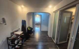Vand apartament 2 camere Centru - Poză 2