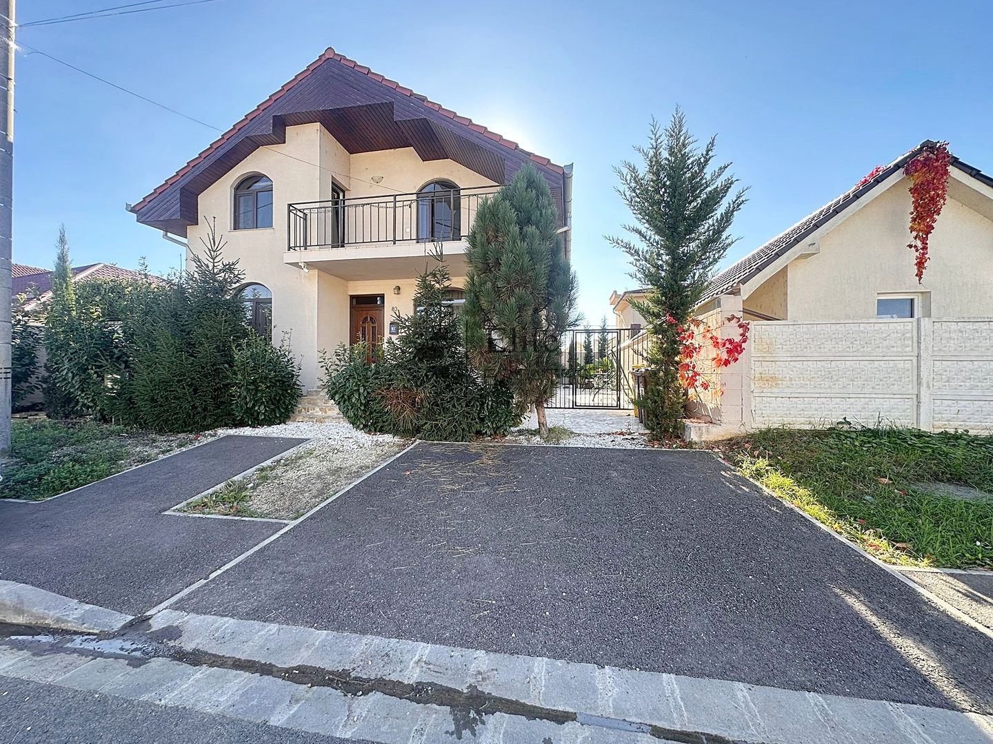 Casa cu 5 camere de vanzare Cartierul Tineretului Oradea - Poză 1