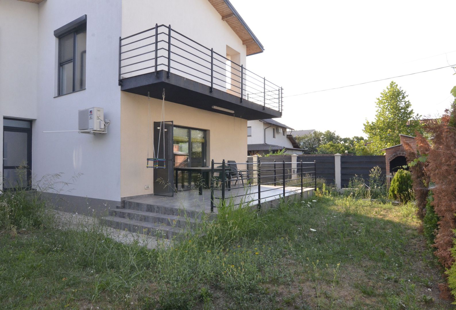 Inchiriem vila spatioasa singur in curte zona Tunari - Poză 5