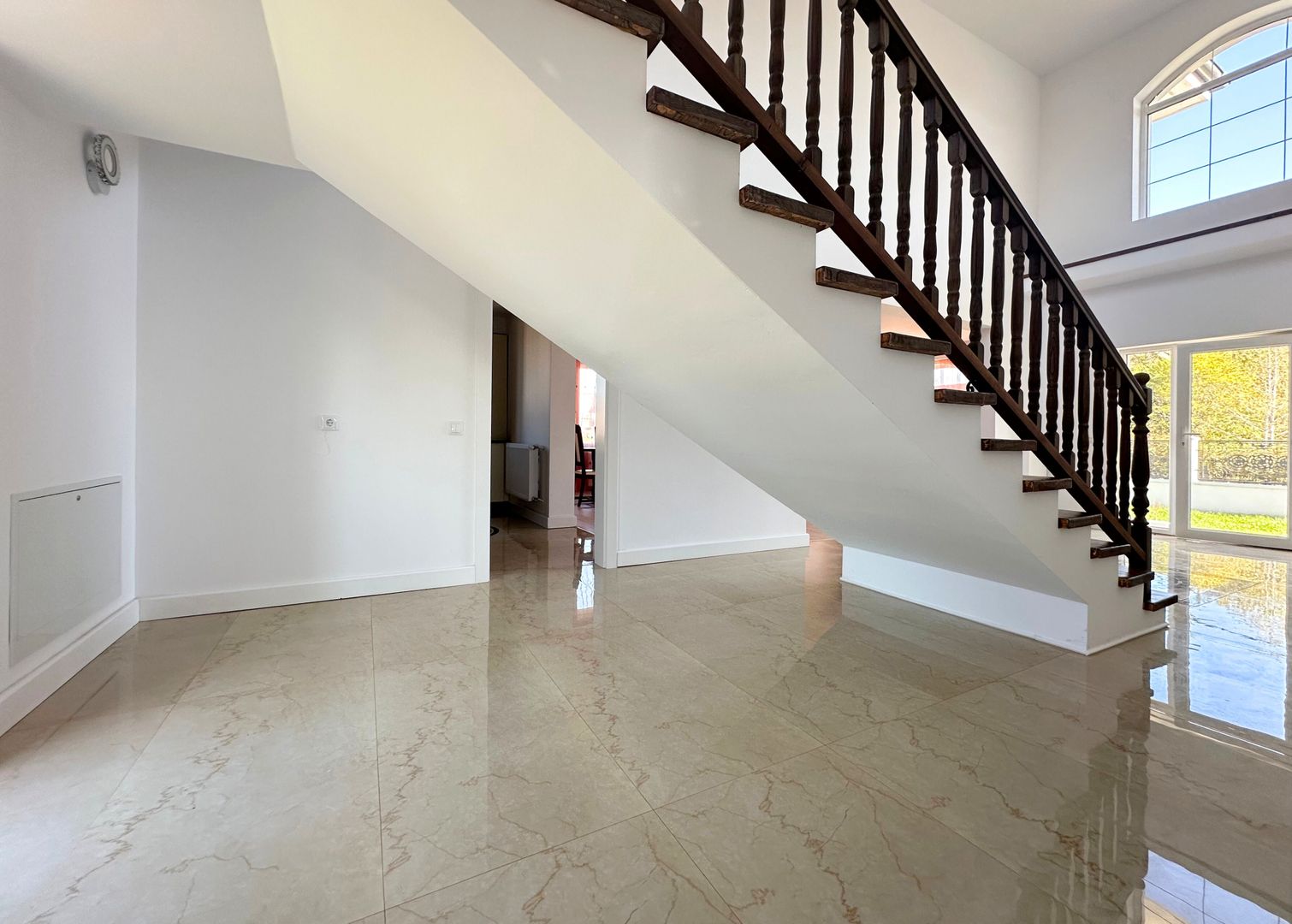 Vânzare casă 5 camere nouă elegantă și spațioasă în Hărman - Poză 14