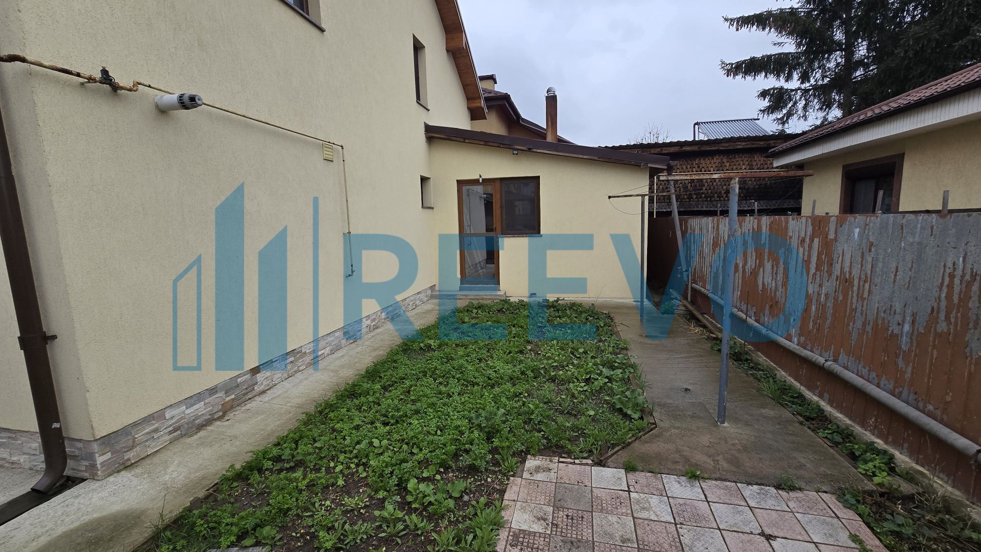 Casă de închiriat în Lilieci - Poză 24