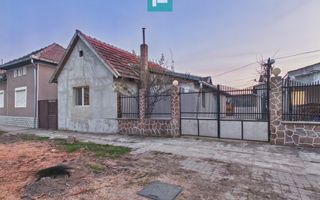 Casă cu 4 camere și 700 mp teren în Cermei - Poză 1