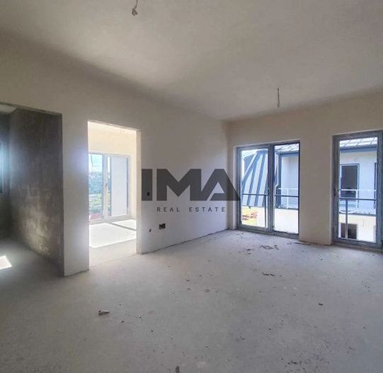 Apartament cu 2 camere, etaj intermediar, Baciu Regal - Poză 3