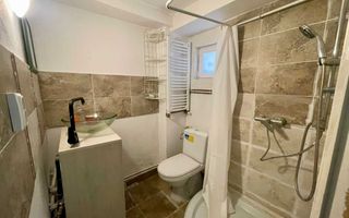 Apartament tip casă, două niveluri, zonă centrală, curte interioară. - Poză 3