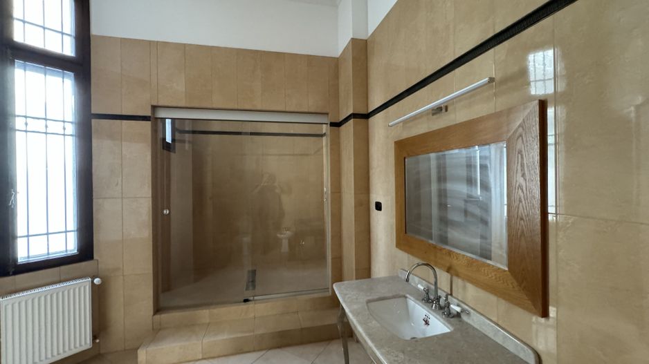 Universitate 20 camere arhitectura interbelica garaj curte piscina - Poză 22