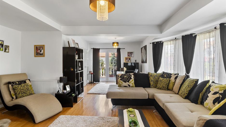 Vila / Casa superba cu 5 camere zona | 1032 mp teren |  Sanpetru Brasov - Poză 7
