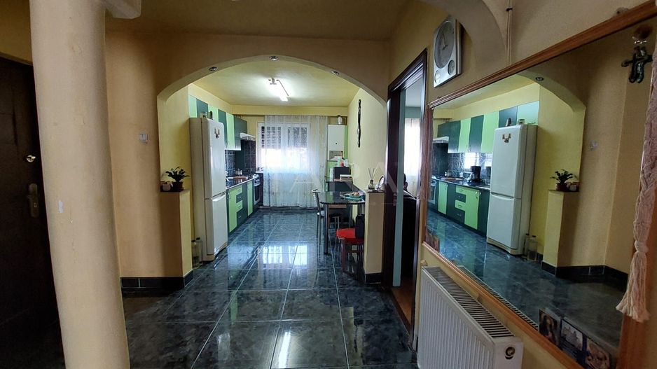 "Apartament 3 camere zona Flora – confort și accesibilitate" - Poză 1