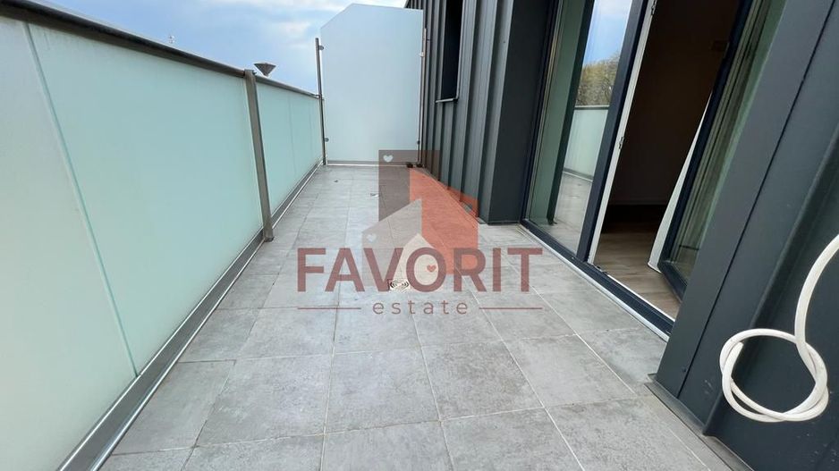 Mobilat si utilat. Vedere la padure. Parcare cu bariera - Poză 11