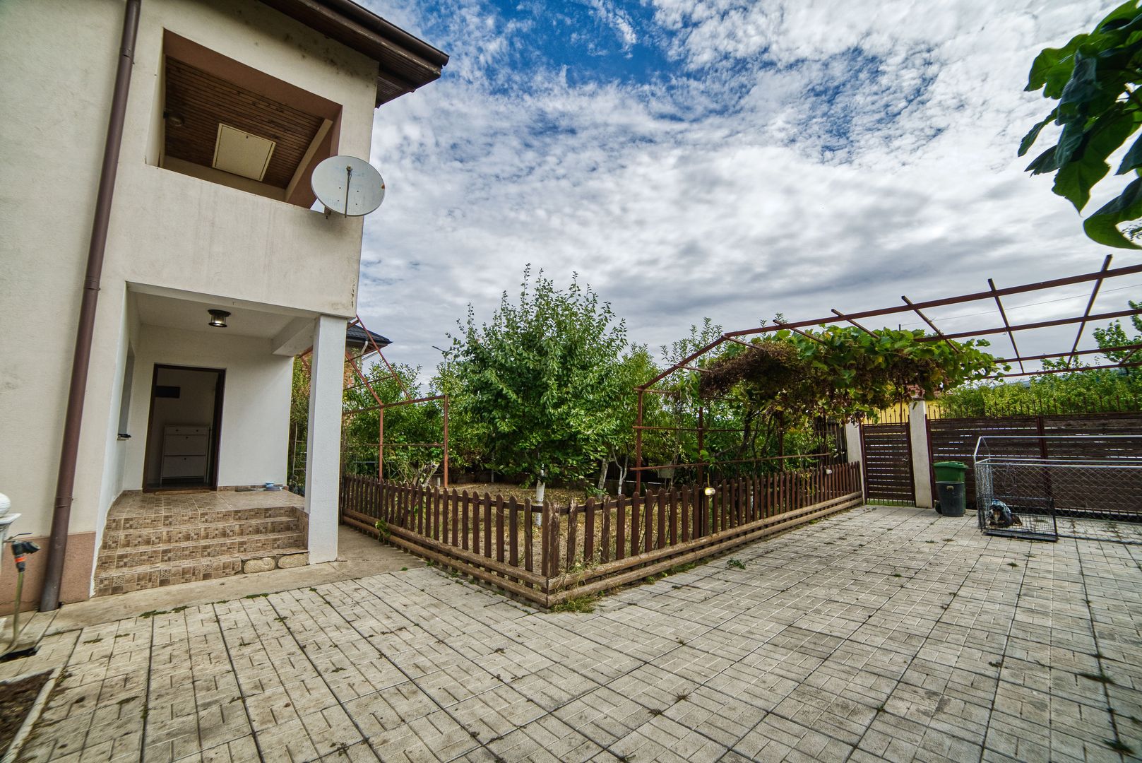 Casa complet mobilata 5 camere 3 bai curte generoasa - Poză 2