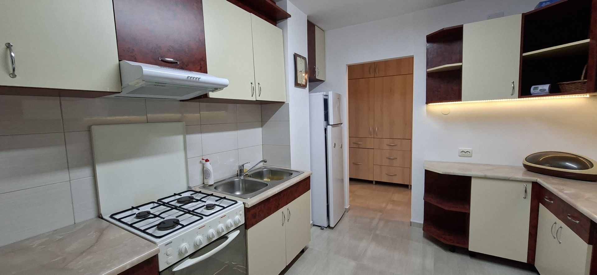Apartament de inchirat cu 4 camere + garaj- Torontalului - Poză 4