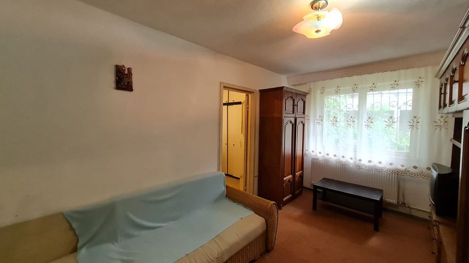 Apartament modest în zona Dacia - Poză 2