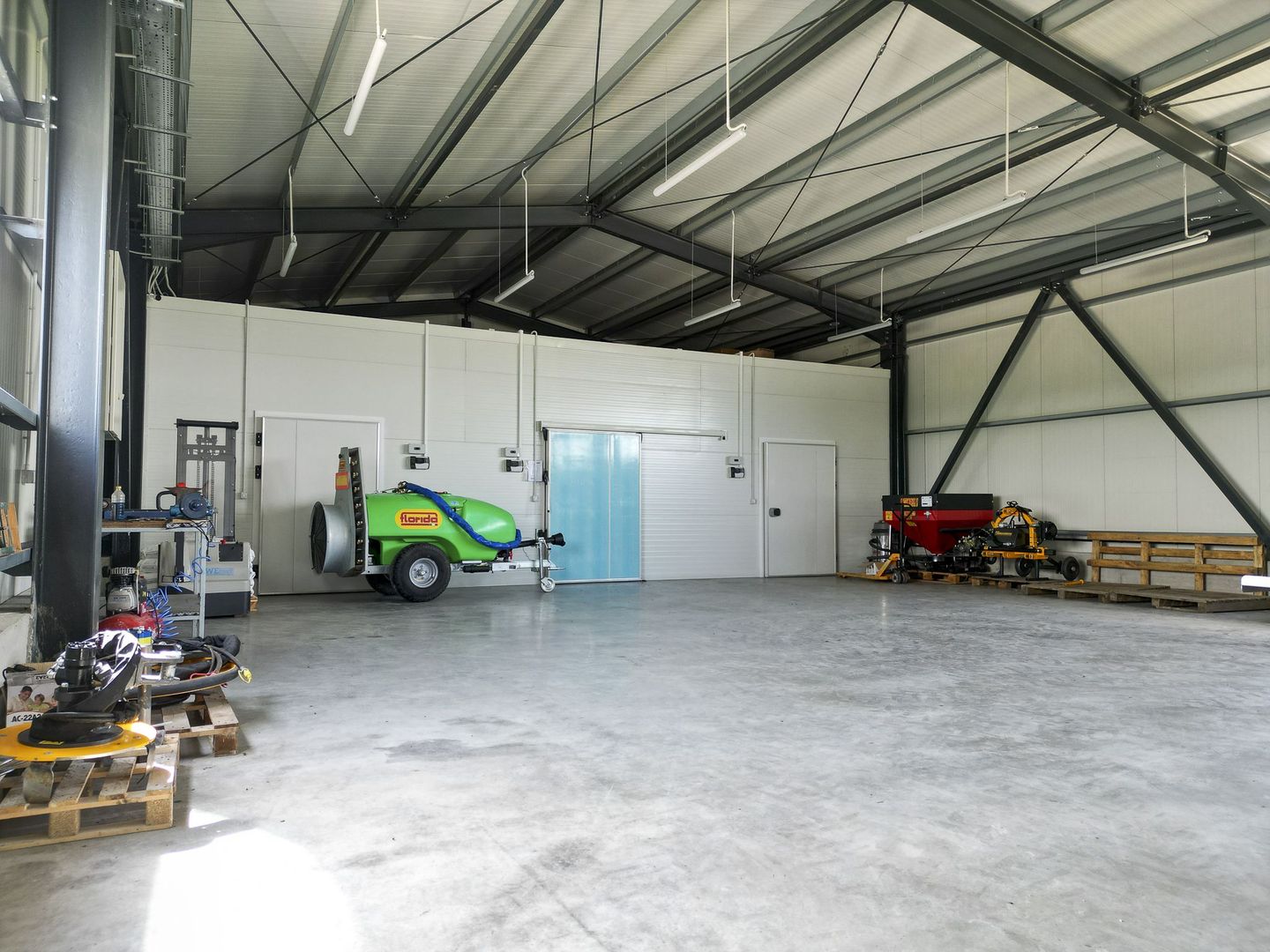 Oportunitate investiție: Livadă de Cireși și Hală - Poză 11